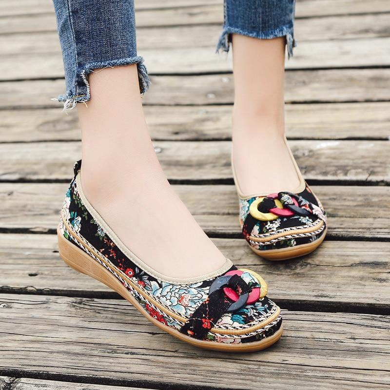 Vintage Women Flats Shoes Ladies Round Toe Slip-On Flat with Shallow Mouth Shoe Ethnic Soft Sole Embroidery Loafer